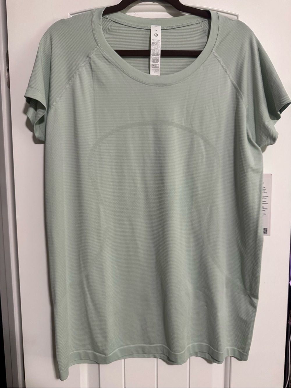 Lululemon Swiftly tech short sleeve 2.0 WMN sz 18 pelican